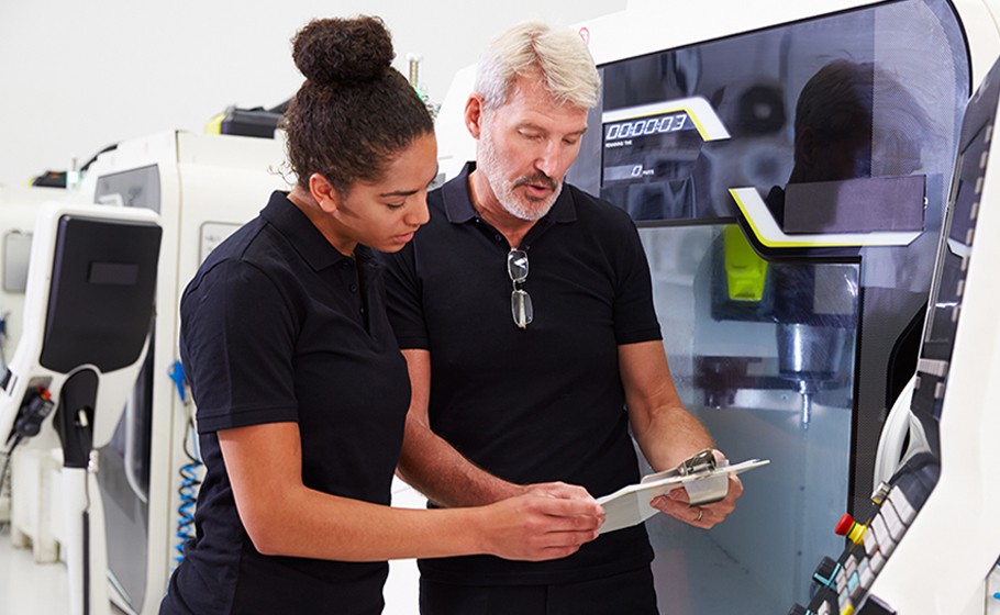 Female apprentice CNC